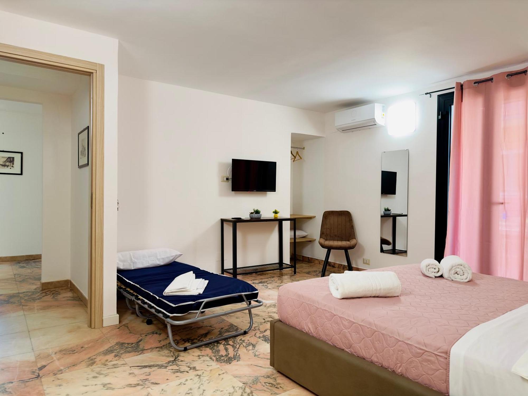 Unique Rooms In Centro Citta Bagno Privato E Climatizzatore Ragusa Exterior photo